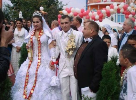 Shukar. Furatul miresei la ţiganii din Moţca. Povestea nunţii de Paşti, un obicei străvechi la romii moldoveni (Iaşi)