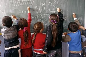 Toți copiii romi trebuie să meargă la școală, doar așa pot spera să aibă un viitor mai bun