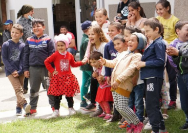 Comunităţile de romi în care fiecare copil are deja calculator. Voluntariatul face „Casă Bună” în Nucşoara–Argeş