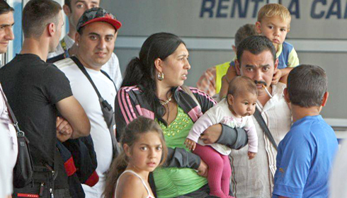 Şase români de etnie romă s-au instalat abuziv în casa unei bătrâne din Franţa