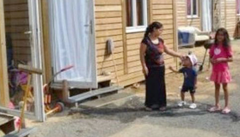 PROIECT-PILOT de integrare a romilor într-un sat din Franţa. “Lucrurile nu merg foarte bine”, spune o femeie din România