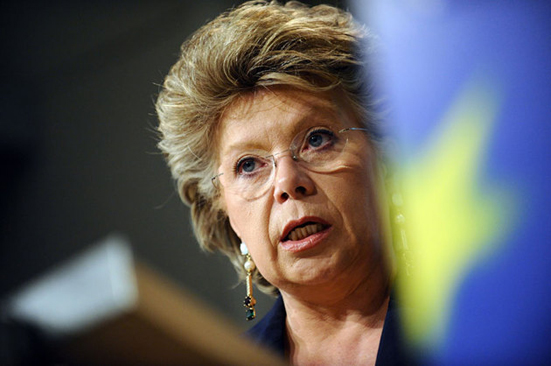 Comisarul european Viviane Reding: Termenul ‘rom’ nu înseamnã România