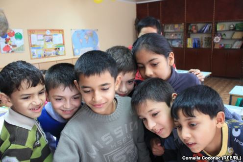 Copiii romi izolaţi în şcoala din Otaci