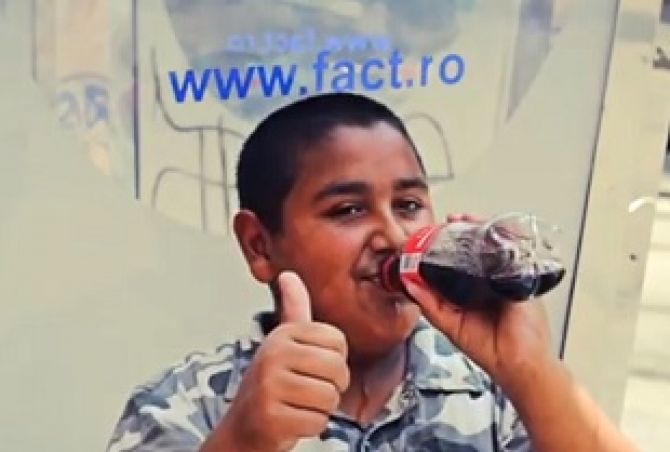 ”Împarte o Cola cu un țigan”, parodia care a scandalizat internetul