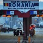 Romi repatriati din Franta: “Bonjour. Este bani acolo, aici e criza”