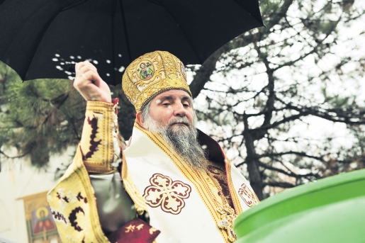 Arhiepiscopia Craiovei a făcut şcoală „de elită“ din banii destinaţi săracilor