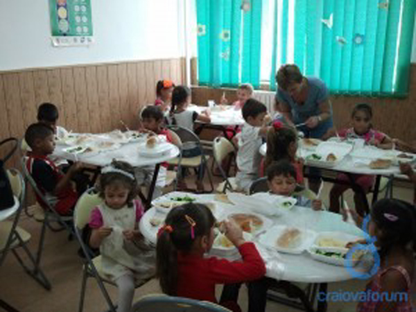 Craiova: Grădiniță estivală pentru 20 de copii de etnie rromă