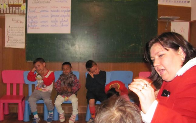 70.000 de euro pentru educarea copiilor romi din ghetoul bârlădean: “Aceşti copii trebuie salvaţi de proprii părinţi”