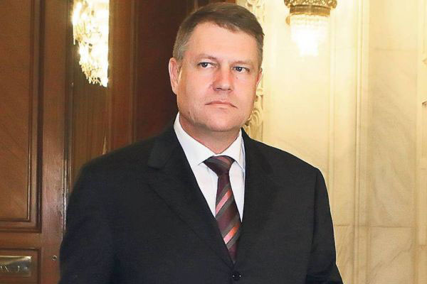 Presedintele Klaus Iohannis, provocat de rromi sa scada pragul electoral