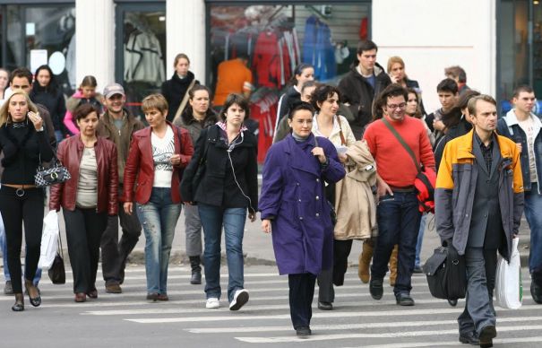 Între 6% şi 20% din tinerii de astăzi sunt de etnie romă. Populaţia din România este în scădere