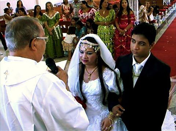 Romi din Argentina. Căsătoria unor copii de 14  şi 15 ani