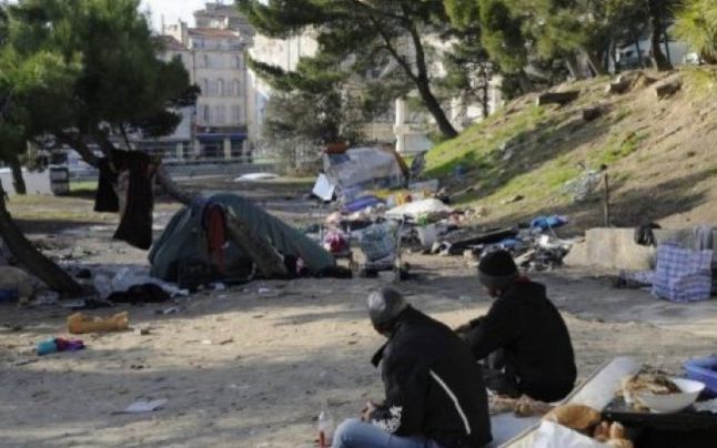 Peste 11.000 de romi, evacuaţi din taberele din Franţa, în 2015