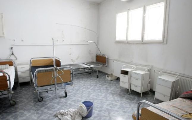 Romii fac ravagii în spitalul de pediatrie din Iaşi. Cum au dispărut în timp record clanţe, bucăţi de gresie şi chiar prize