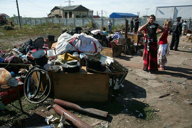 Motivul pentru care primăria Sibiu vrea să dea romii afară din oraş