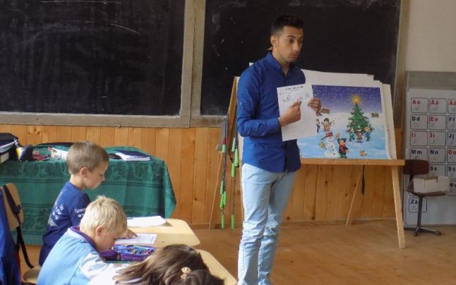 Tânărul rom care bate poveştile de succes româneşti: as la facultate, învăţător în sat, mentor pentru UE. „De ce să-mi fie ruşine? Dacă altul fură, sunt eu vinovat?