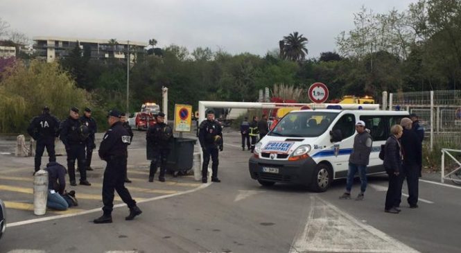 Tabară de 100 de romi, evacuată cu jandarmi, pe Coasta de Azur. „Arată ca o operaţiune teroristă. Nu lipseau decat tancurile”