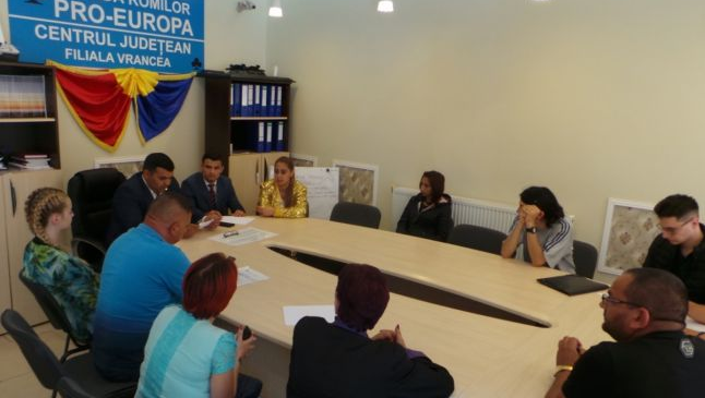Tineri romi din Vrancea vor să meargă la facultate pe locuri rezervate. “Încet-încet, romii se vor integra”