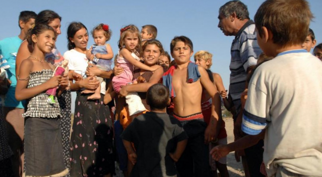 Amnesty International: Romii se confruntă cu „discriminare sistemică” în România