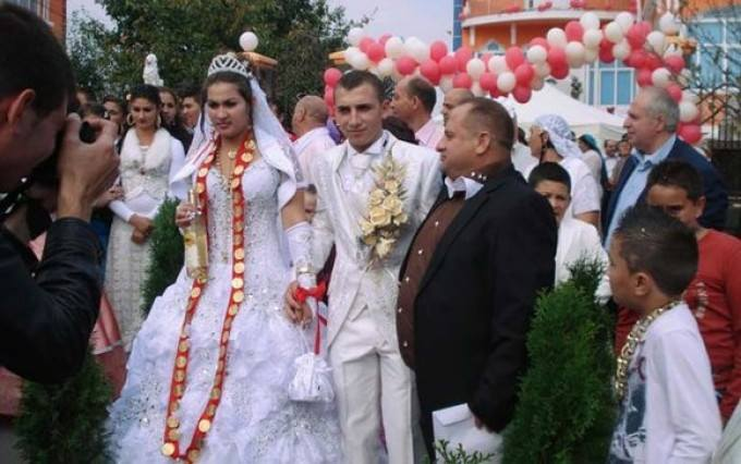 Shukar. Furatul miresei la ţiganii din Moţca. Povestea nunţii de Paşti, un obicei străvechi la romii moldoveni (Iaşi)