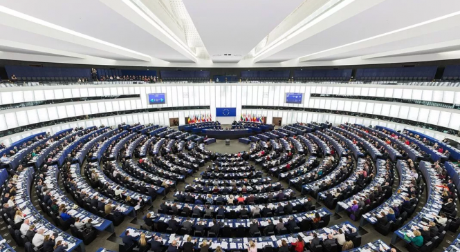 Parlamentul European cere statelor membre să ia măsuri pentru combaterea discriminării comunităţii rom