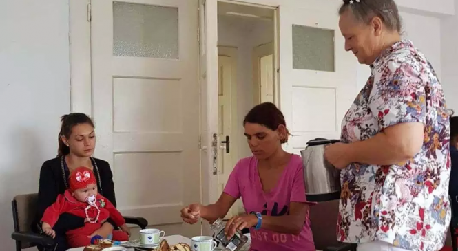 Un cetăţean german ajută familiile de etnie rom