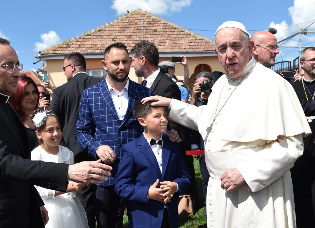 O tânără de etnie romă crescută în SUA și doctorandă la Stanford critică discursul Papei: „M-a deranjat că n-a zis cuvântul Holocaust și că n-a zis cuvântul «sclavie»