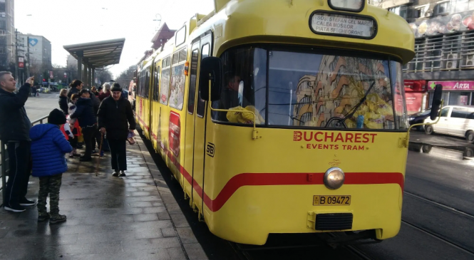 ”Tramvaiul colindelor” va circula timp de trei săptămâni în Bucureşti