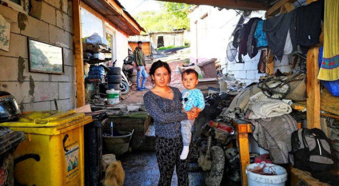 Copii flămânzi, mame minore și sărăcie lucie – O sută de familii trăiesc ca în Evul Mediu la marginea Sibiului Imagine în linie