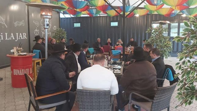 Comunitatea de romi din Focşani cere primarului să respecte legea şi să angajeze un expert din rândul etniei