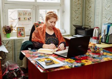O femeie de etnie romă din R. Moldova a învins discriminarea. Vezi povestea Angelei Rădiță consilieră locală în satul Gribova