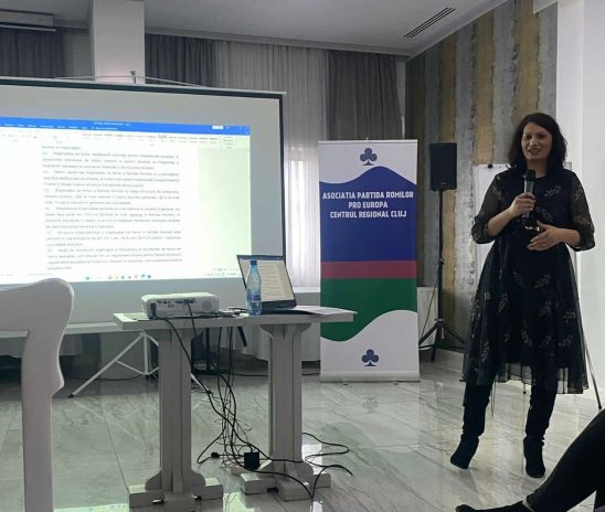 Inspectoarea școlară pentru romi din Cluj, aleasă președinta organizației de femei a Partidei Romilor Pro-Europa pe județ